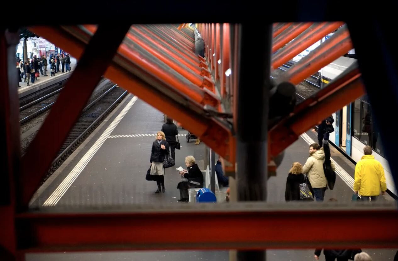 «Fremde Nähe» – Soziologische Begegnungen auf dem Bahnhof