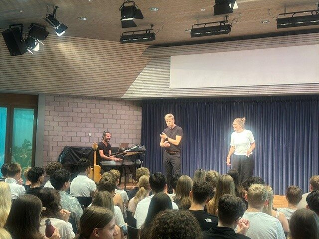 Aufwärmen mit Theatersport vergr&ouml;ssert