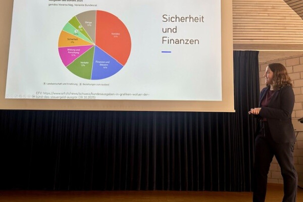 "Zwischen Krieg, autoritären Tendenzen und Trump'scher Handelspolitik" – zum KSR-Seminar mit Nina Schläfli